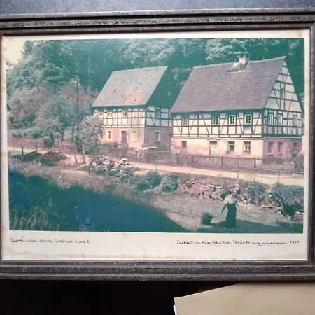Ruhig Und Spartanisch Wohnen In Lichtenwalde 1 ラブホテル *