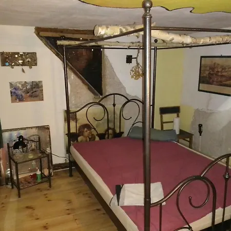 Ruhig Und Spartanisch Wohnen In Lichtenwalde 1 ラブホテル *