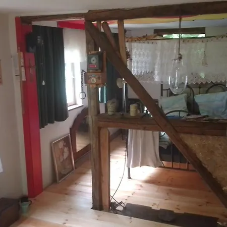 Ruhig Und Spartanisch Wohnen In Lichtenwalde 1
