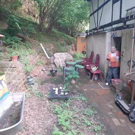 Ruhig Und Spartanisch Wohnen In Lichtenwalde 1 러브호텔 *