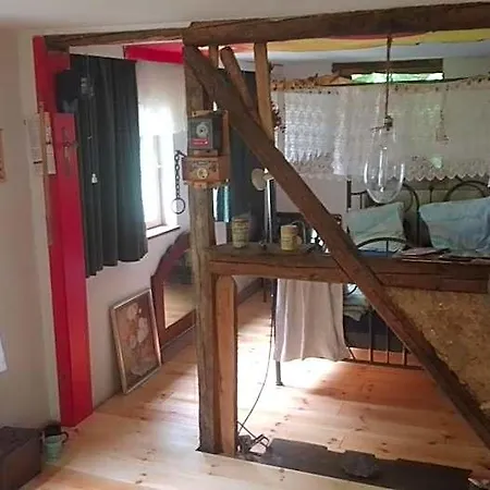 Ruhig Und Spartanisch Wohnen In Lichtenwalde 1 ラブホテル