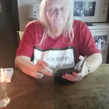 Ruhig Und Spartanisch Wohnen In Lichtenwalde 1 ラブホテル