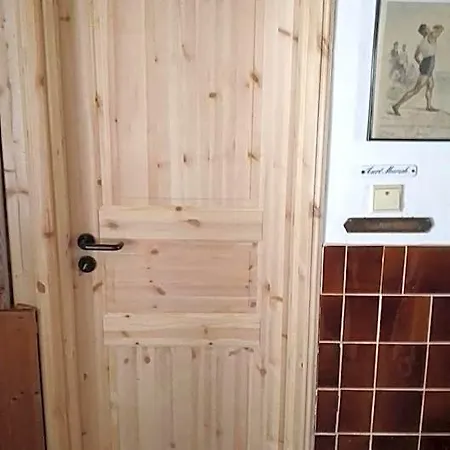 ラブホテル Ruhig Und Spartanisch Wohnen In Lichtenwalde 1 *