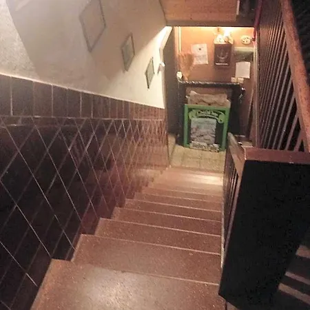 Ruhig Und Spartanisch Wohnen In Lichtenwalde 1 ラブホテル *